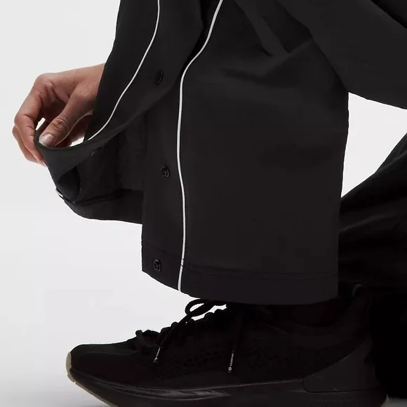 NWT Lululemon Crinkle Nylon Mid-Rise Track Pant
Wordmark - Picture 5 of 8